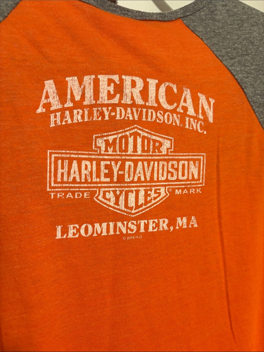 Vintage Harley-Davidson Orange Tank with Gray Shoulder Panels - Picture 5 of 5